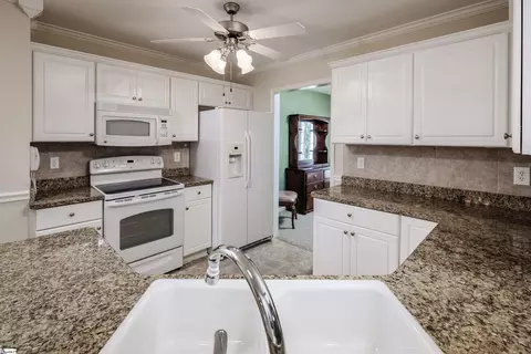 Kitchen - 192 Walker Pt, Seneca, SC 29672 photo 3 of 3