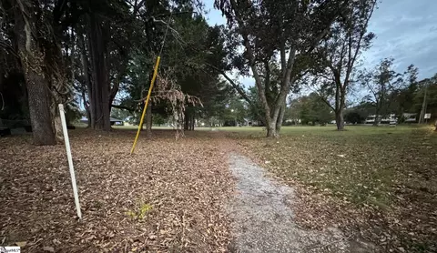 500 E Georgia St, Woodruff, SC 29388