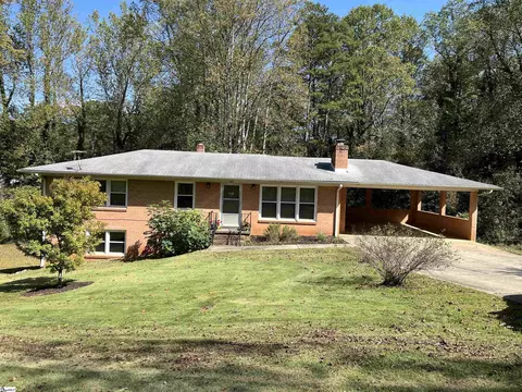 606 N Poplar St, Walhalla, SC 29691