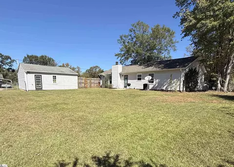 Exterior - 337 E Celestial Dr, Greer, SC 29651 photo 4 of 5