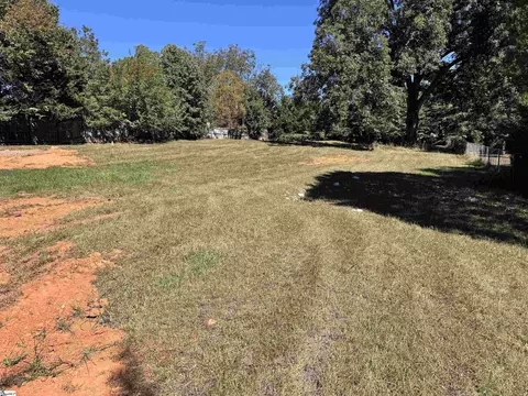 131 A Dillard Dr, Greer, SC 29650 photo 3