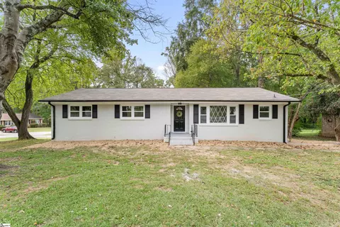 1 Longmeadow Rd, Taylors, SC 29687