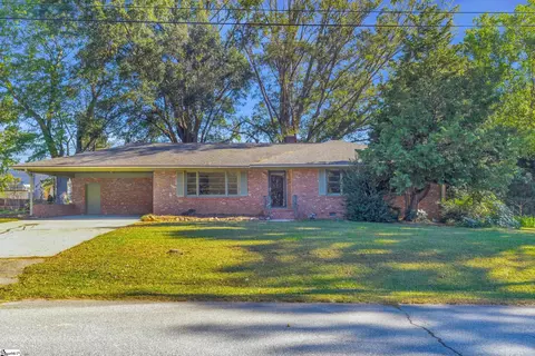 113 Willenhall Ln, Greenville, SC 29611