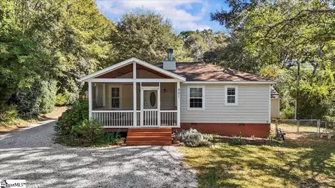 551 Rockridge Dr, Greer, SC 29651