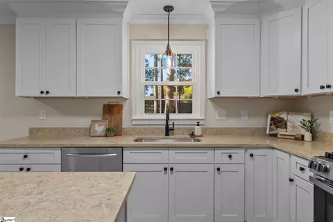 208 Spring Dr, Easley, SC 29642 photo 8