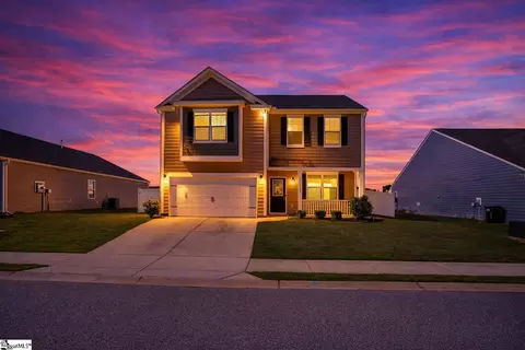 733 Liberty Walk Ln, Simpsonville, SC 29681