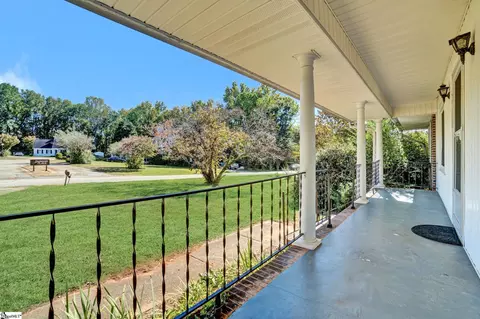 Exterior - 104 Mitchell St, Laurens, SC 29360 photo 6 of 12