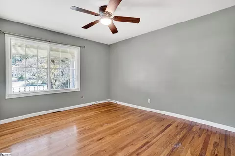 Living - 104 Mitchell St, Laurens, SC 29360 photo 7 of 7
