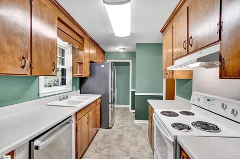 Kitchen - 104 Mitchell St, Laurens, SC 29360 photo 3 of 5