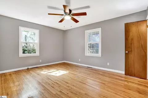 Bedroom - 104 Mitchell St, Laurens, SC 29360 photo 5 of 8