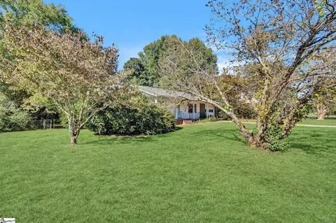 Exterior - 104 Mitchell St, Laurens, SC 29360 photo 4 of 12