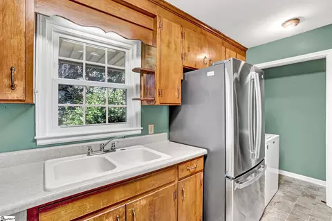 Kitchen - 104 Mitchell St, Laurens, SC 29360 photo 5 of 5
