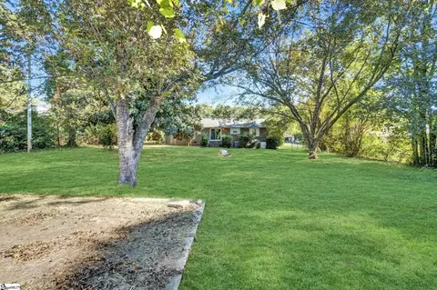 Exterior - 104 Mitchell St, Laurens, SC 29360 photo 5 of 12