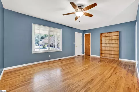 Living - 104 Mitchell St, Laurens, SC 29360 photo 5 of 7