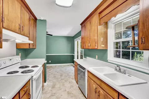 Kitchen - 104 Mitchell St, Laurens, SC 29360 photo 2 of 5