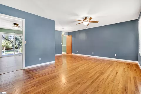 Living - 104 Mitchell St, Laurens, SC 29360 photo 3 of 7