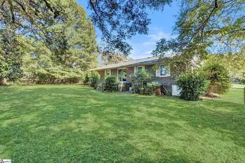 Exterior - 104 Mitchell St, Laurens, SC 29360 photo 10 of 12