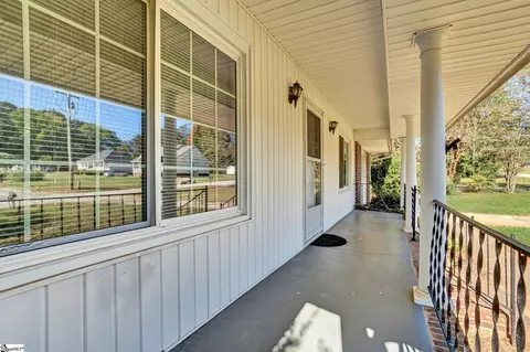 Exterior - 104 Mitchell St, Laurens, SC 29360 photo 7 of 12