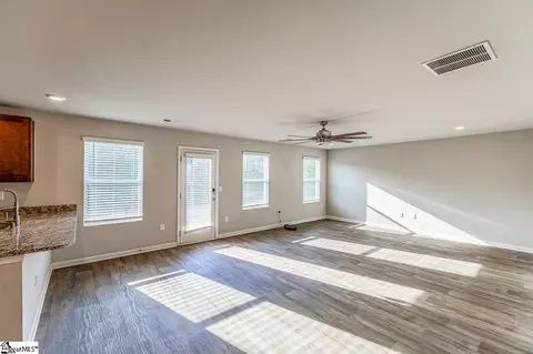 Living - 1237 Twin Bridges Rd, Gaffney, SC 29341 photo 3 of 5