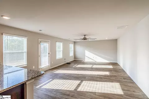 Living - 1237 Twin Bridges Rd, Gaffney, SC 29341 photo 2 of 5