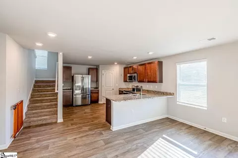Living - 1237 Twin Bridges Rd, Gaffney, SC 29341 photo 4 of 5