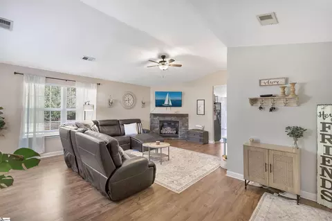 109 Bragg Dr, Williamston, SC 29697 photo 5