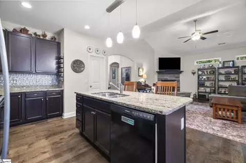 711 Hammett Rd, Greer, SC 29650 photo 8