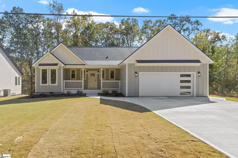 17 Fowler Rd, Taylors, SC 29687