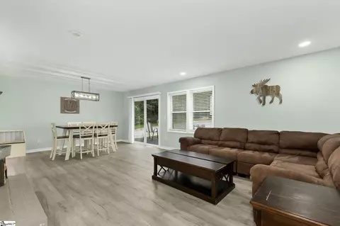 307 Barry Dr, Greer, SC 29650 photo 5