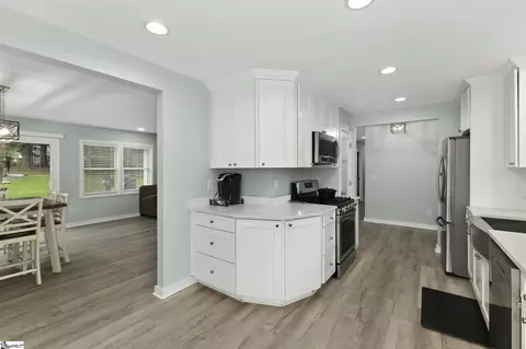 307 Barry Dr, Greer, SC 29650 photo 10