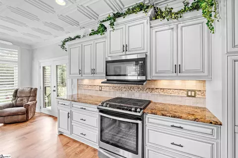Kitchen - 246 Preston Dr, Moore, SC 29369 photo 4 of 6