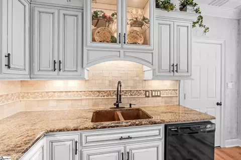 Kitchen - 246 Preston Dr, Moore, SC 29369 photo 2 of 6
