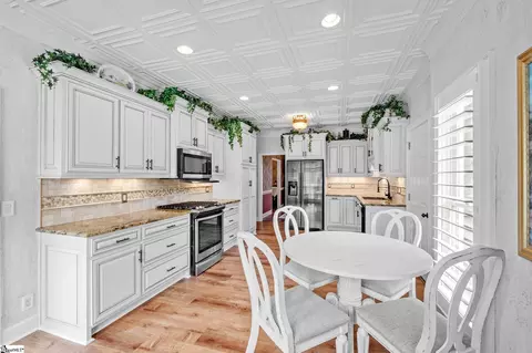 Kitchen - 246 Preston Dr, Moore, SC 29369 photo 5 of 6