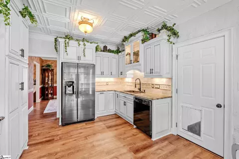 Kitchen - 246 Preston Dr, Moore, SC 29369 photo 1 of 6