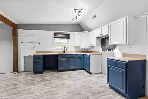 Kitchen - 1255 Thomas Mill Rd, Easley, SC 29640 photo 2 of 3
