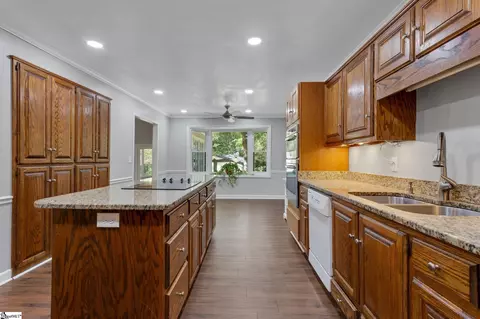Kitchen - 145 Commodore Dr, Duncan, SC 29334 photo 1 of 4
