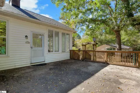 Exterior - 145 Commodore Dr, Duncan, SC 29334 photo 5 of 7
