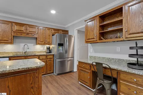 Kitchen - 145 Commodore Dr, Duncan, SC 29334 photo 4 of 4
