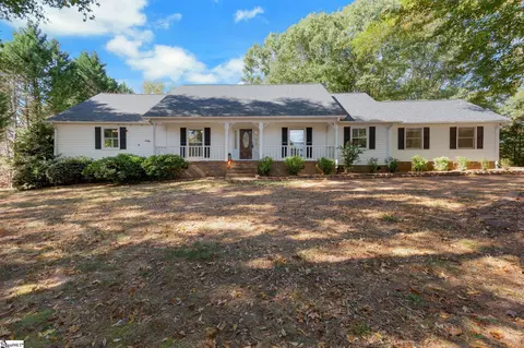 145 Commodore Dr, Duncan, SC 29334