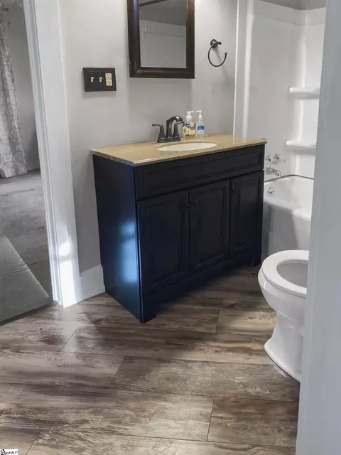 Bath - 820 Gaines St, Central, SC 29630 photo 3 of 3