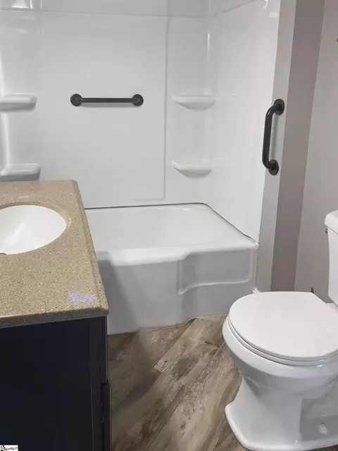 Bath - 820 Gaines St, Central, SC 29630 photo 2 of 3