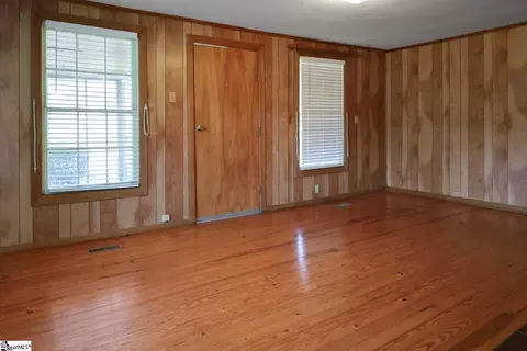 Living - 820 Gaines St, Central, SC 29630 photo 3 of 5