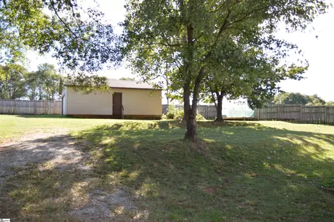 Exterior - 1006 Hampton Rd, Lyman, SC 29365 photo 5 of 6
