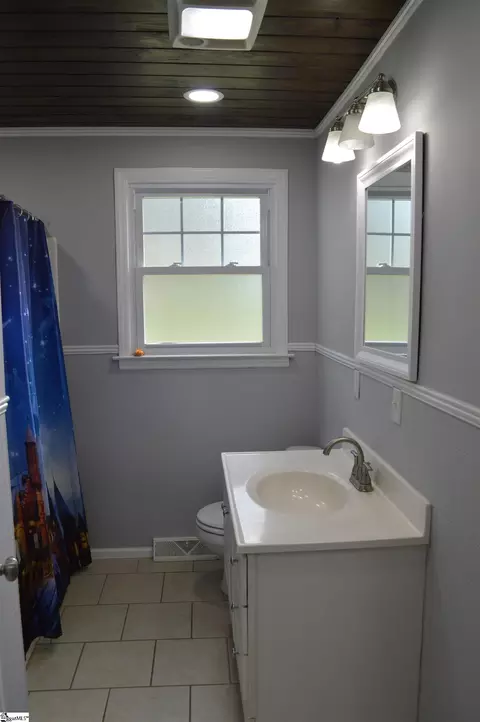 Bath - 1006 Hampton Rd, Lyman, SC 29365 photo 3 of 3