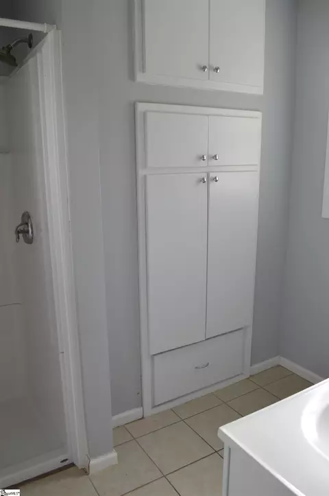 Bath - 1006 Hampton Rd, Lyman, SC 29365 photo 1 of 3