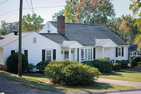 400 Wedgewood Dr, Greenville, SC 29609