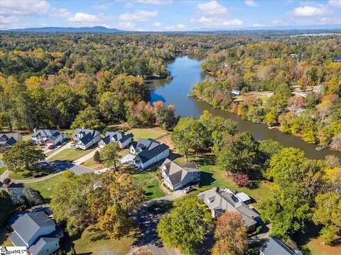 17 Cunningham Point Ct, Greer, SC 29651 photo 2