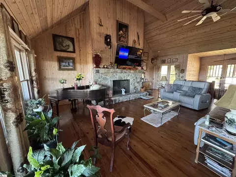 Living - 284 River Rd, Westminster, SC 29693 photo 2 of 2