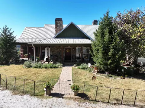 284 River Rd, Westminster, SC 29693