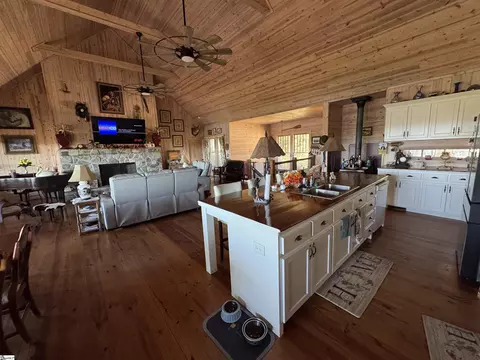 Kitchen - 284 River Rd, Westminster, SC 29693 photo 3 of 3